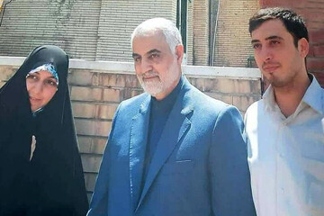 عکس | زوج جان‌باخته هواپیمای اوکراینی در کنار شهید حاج قاسم سلیمانی