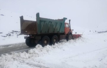 تلاش راهداران آذربایجان‌غربی برای بازگشایی معابر