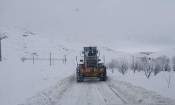 تلاش راهداران آذربایجان‌غربی برای بازگشایی معابر