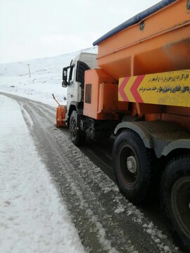 تلاش راهداران آذربایجان‌غربی برای بازگشایی معابر