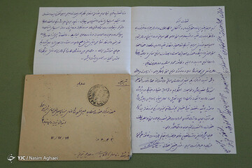 اهداء اسناد خاندان سامنی در مرکز اسناد کتابخانه مجلس