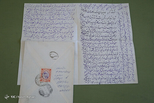 اهداء اسناد خاندان سامنی در مرکز اسناد کتابخانه مجلس