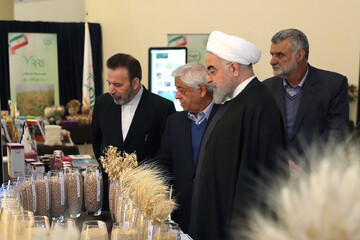 بازدید ازنمایشگاه دستاوردهای فن آورانه و توانمندی های ورزارت کشاورزی