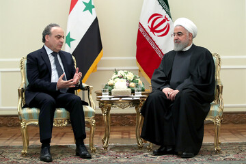 روحانی در دیدار نخست وزیر سوریه: ملت‌های منطقه نباید برای پایان دادن به حضور نظامی آمریکا آرام و قرار داشته باشند