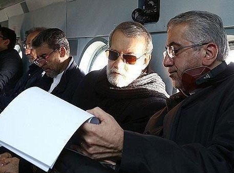 تصویری از بازدید هوایی لاریجانی و وزیر نیرو از مناطق سیل‌زده سیستان و بلوچستان