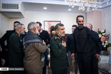 دیدار سردار حاجی زاده با خانواده شهیده فاطمه محمودی