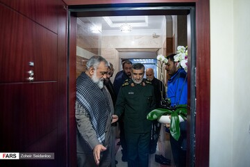 دیدار سردار حاجی زاده با خانواده شهیده فاطمه محمودی