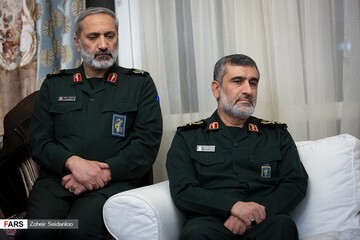 دیدار سردار حاجی زاده با خانواده شهیده فاطمه محمودی