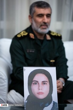 دیدار سردار حاجی زاده با خانواده شهیده فاطمه محمودی