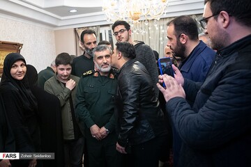 دیدار سردار حاجی زاده با خانواده شهیده فاطمه محمودی