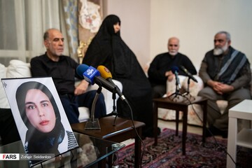 دیدار سردار حاجی زاده با خانواده شهیده فاطمه محمودی