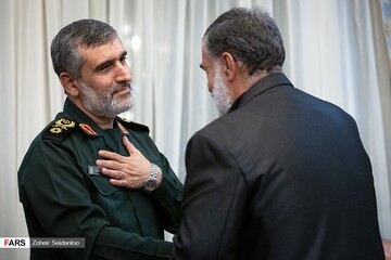 دیدار سردار حاجی زاده با خانواده شهیده فاطمه محمودی
