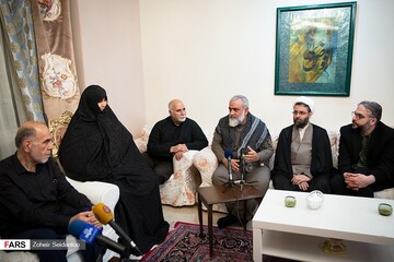 دیدار سردار حاجی زاده با خانواده شهیده فاطمه محمودی
