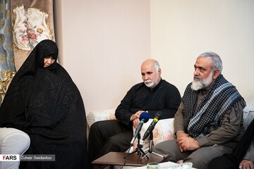 دیدار سردار حاجی زاده با خانواده شهیده فاطمه محمودی