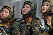 فیلم | خواندن و گریه کردن گروه ارکستر سمفونی سربازان زن برای رهبر کره شمالی