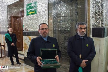 غبارروبی حرم مطهر حضرت عبدالعظیم حسنی (ع)