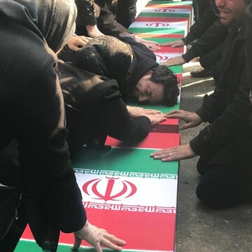 لحظه تلخ آخرین وداع یک پدر با خانواده‌اش که در پرواز اوکراینی جان باختند