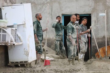 بازدید سردار تنگسیری فرمانده نیروی دریایی سپاه از مناطق سیل‌زده جنوب شرق کشور