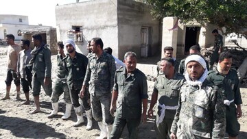 بازدید سردار تنگسیری فرمانده نیروی دریایی سپاه از مناطق سیل‌زده جنوب شرق کشور