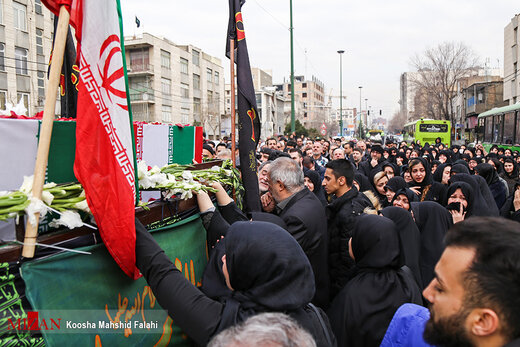 تصاویر | تشییع پیکر دو تن از جانباختگان سانحه هوایی در تهران 24