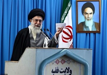 سه دوره مهم در امامت جمعه آیت‌الله خامنه‌ای /۲۴۰ بار اقامه نماز در طول چهل سال 