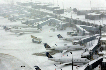 آخرین وضعیت پروازهای داخلی و خارجی در هوای برفی امروز