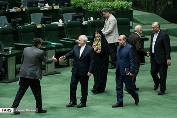 در صحن علنی مجلس با حضور محمدجواد ظریف چه گدشت؟