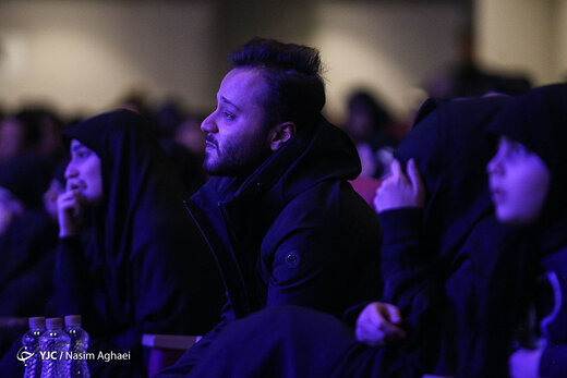عکس| اشکهای فرزندان سردار شهید سلیمانی در فراق پدر عکس| اشکهای فرزندان سردار شهید سلیمانی در فراق پدر