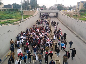 الحشود المليونية تتوافد نحو مسيرة طرد الامريكي من العراق