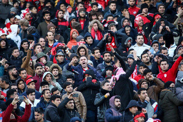 تصاویری جدید از ناهنجاری و سنگ پرانی در سکوهای ورزشگاه آزادی