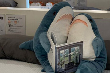 ببینید | خلاقیت «ایکیا» برای نمایش محصولاتش به همراه عروسک معروف