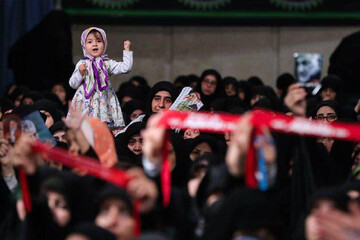 ببینید | تصویری دیدنی از مراسم روضه شب شهادت حضرت فاطمةالزهرا(س) در حسینیه امام خمینی(ره)