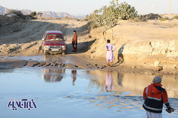 تصاویر | جاده دسترسی شهرستان قصرقند به چابهار مسدود است؛ اما نه به خاطر سیل