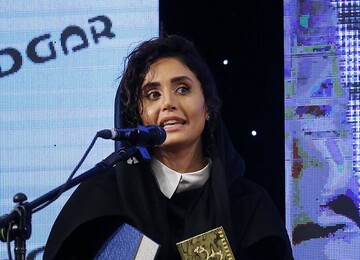 عکس | چهره الناز شاکردوست با ماسکی سیاه در جشنواره فیلم فجر
