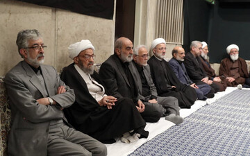 ببینید | حسین شریعتمداری در آخرین شب سوگواری فاطمیه در حسینیه بیت رهبری