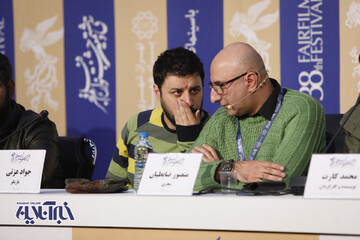 عکس | جواد عزتی در آتلیه جشنواره فیلم فجر