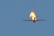 ببینید |  لحظه سرنگونی جنگنده جاسوسی سعودی با موشک زمین به هوای نیروهای یمنی