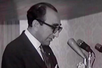 عکس | دستخط شاه در واکنش به استعفای اسدالله علم!