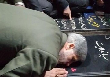 ادای احترام وزیر دفاع به مقام شامخ حاج قاسم