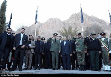 ادای احترام وزیر دفاع به مقام شامخ حاج قاسم