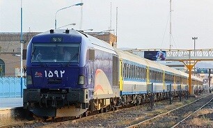 هجوم خریداران بلیت‌های نوروزی قطار؛ در ساعت اول ۱۱ هزار بلیت فروش رفت