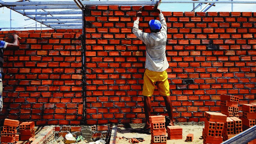 ساخت خانه برای ۲۰۰ هزار کارگر آغاز می شود