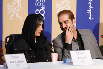 ببینید | لیلا زارع و بابک حمیدیان در نشست فیلم «روز بلوا»