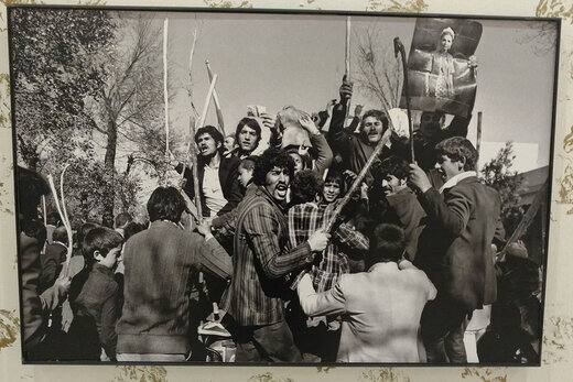 نمایشگاه عکس‌ «میشل ستبون» از پیروزی انقلاب