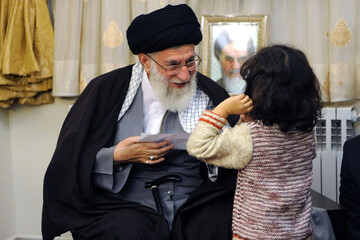 تصاویر دیده نشده از دیدارهای خانواده‌های معظم شهدا با رهبر انقلاب