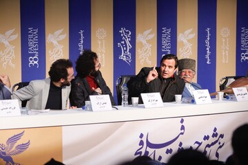 نشست خبری پوست