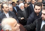 روحانی به جمع راهپیمایان یوم الله ۲۲ بهمن پیوست /لاریجانی و فرمانده کل سپاه هم آمدند