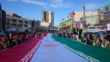  تصویر سردار سلیمانی در دست راهپیمایان /پرچم اسرائیل و آمریکا زیرپا لگد شد /دژبانان ارتش با پرچم سه رنگ آمدند