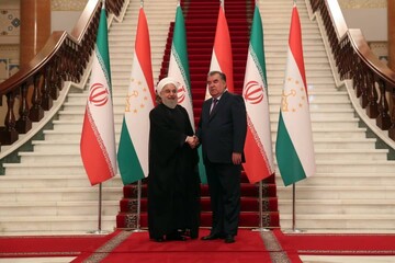 رئیس جمهور تاجیکستان سالگرد پیروزی انقلاب را به روحانی تبریک گفت