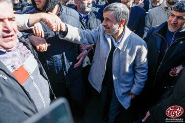 حضور دکتر احمدی‌نژاد در راهپیمایی باشکوه یوم‌الله ۲۲ بهمن